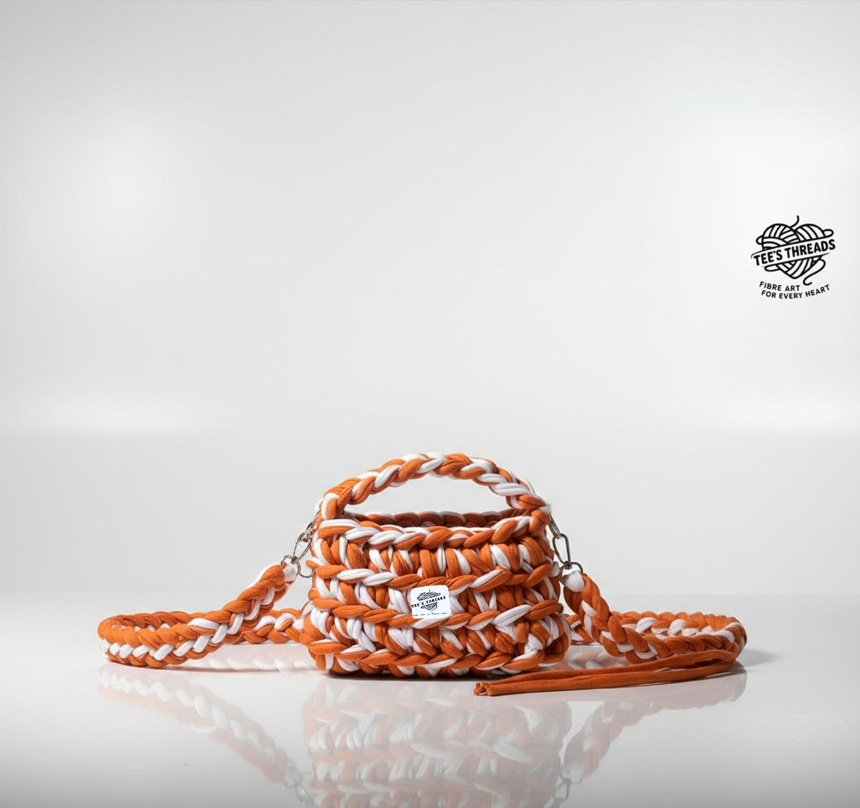 Cooper na ɔkyerɛwee